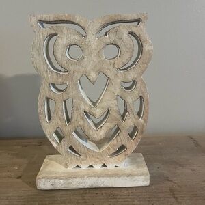 Wood‎ carved owl